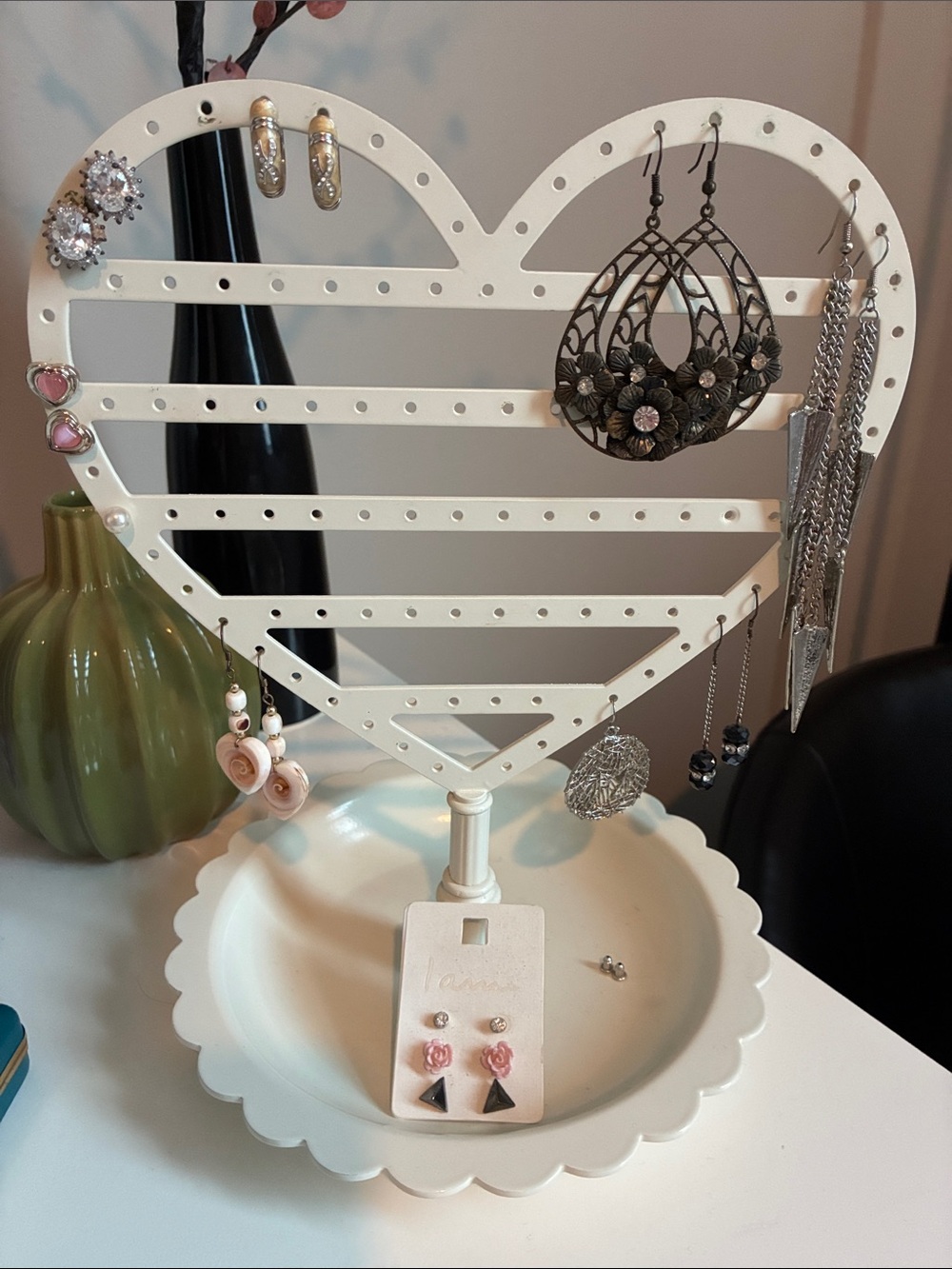Heart-Shaped Jewelry Stand in Cream with Tray